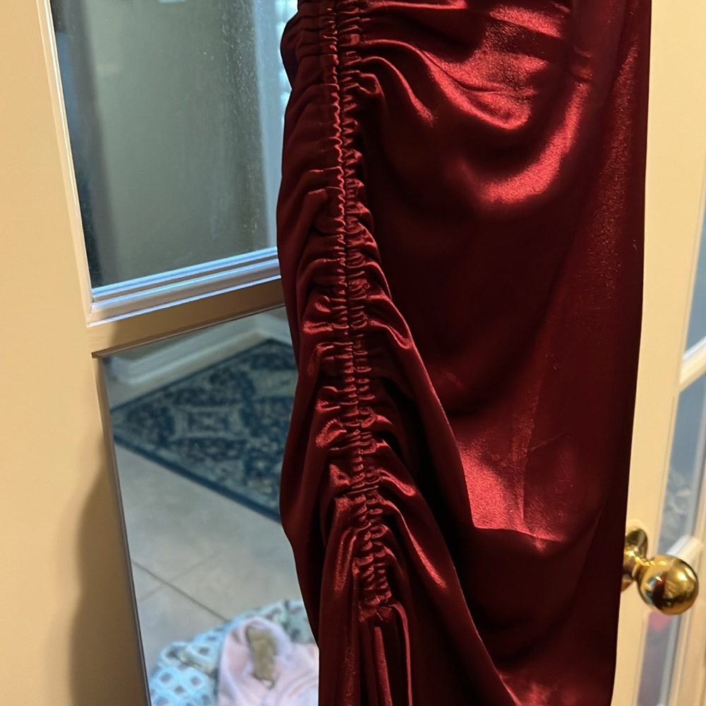 Slimming Formal Long Strappy Dress Burgundy - Picture 3 of 5